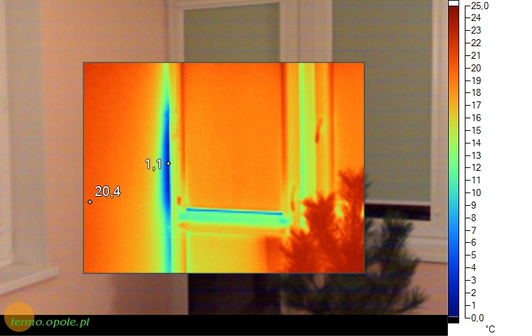 termowizja007.jpg - Nieszczelne drzwi balkonowe.