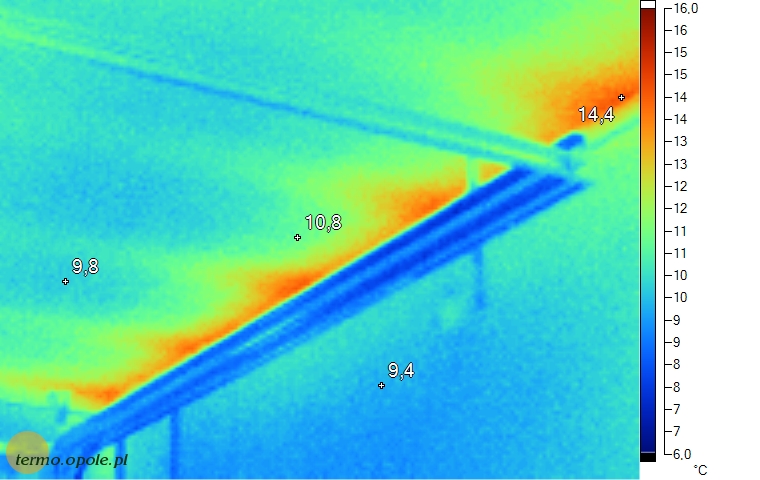 termowizja022.jpg - Ucieczka ciepła z części mieszkalnej do nieogrzewanego garażu.