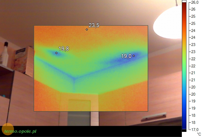 termowizja024.jpg - Błędy w izolacji stropu mieszkania na poddaszu.