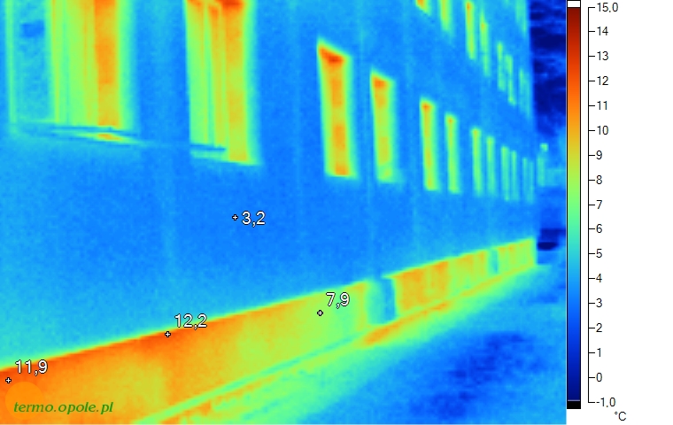 termowizja040.jpg - Nieocieplone nadziemie w budynku wielorodzinnym.